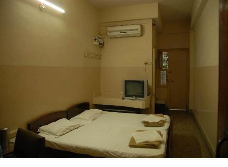 Hotel Anand Vihar Bangalore Buitenkant foto